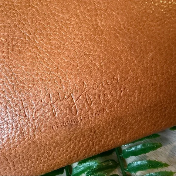 Fossil Fifty-Four Designer New Tan leather clutch - Picture 4 of 7